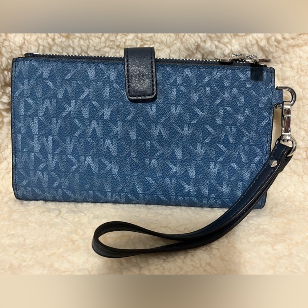 MIchael Kors Blue Wallet/ Wristlet - Picture 2 of 8